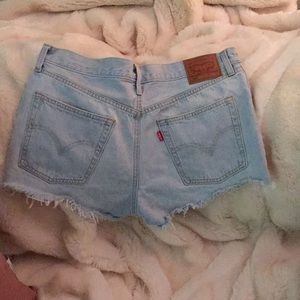 Never worn Levi cutoffs